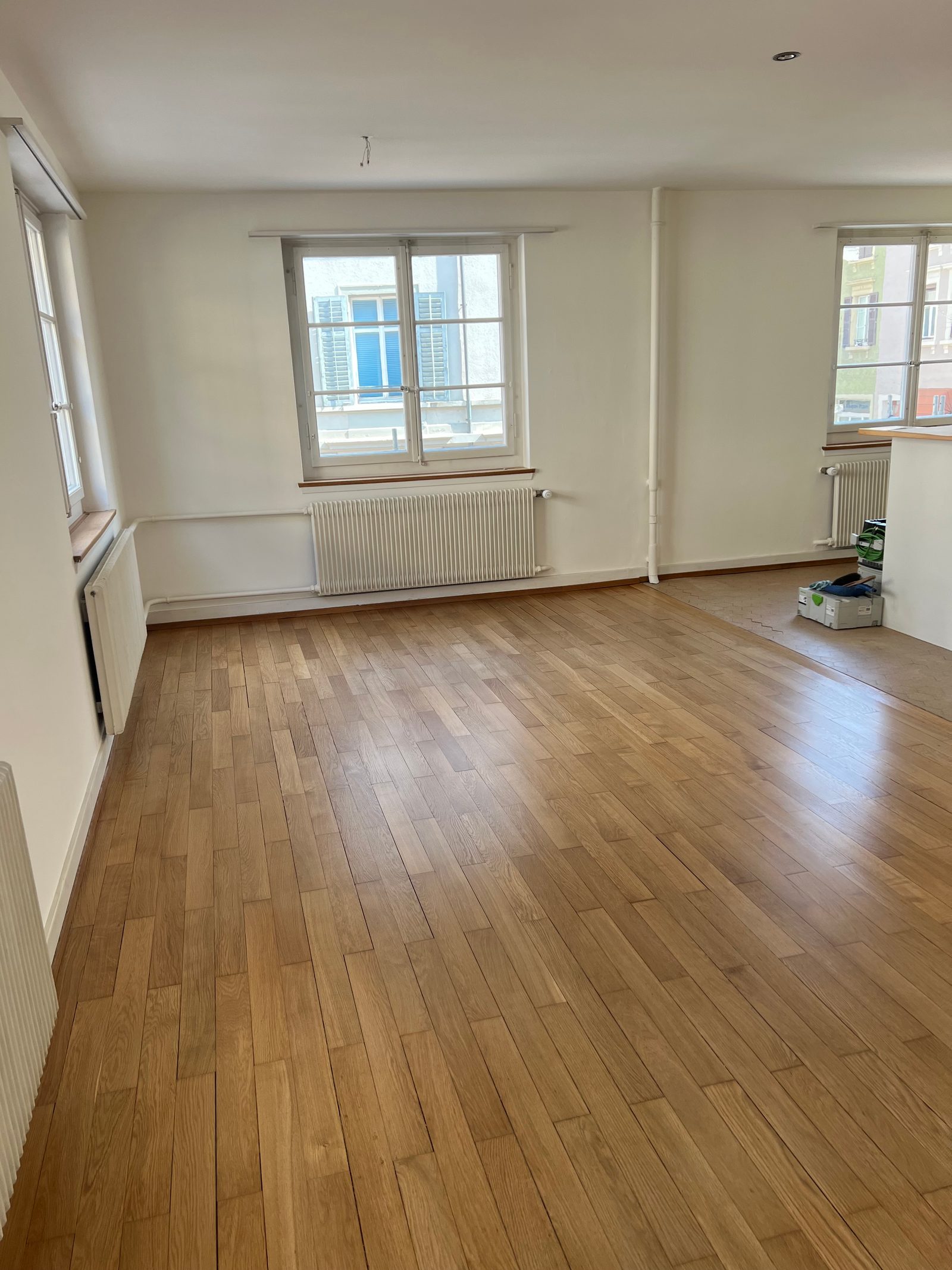 Raum mit neuem Eichenholzboden