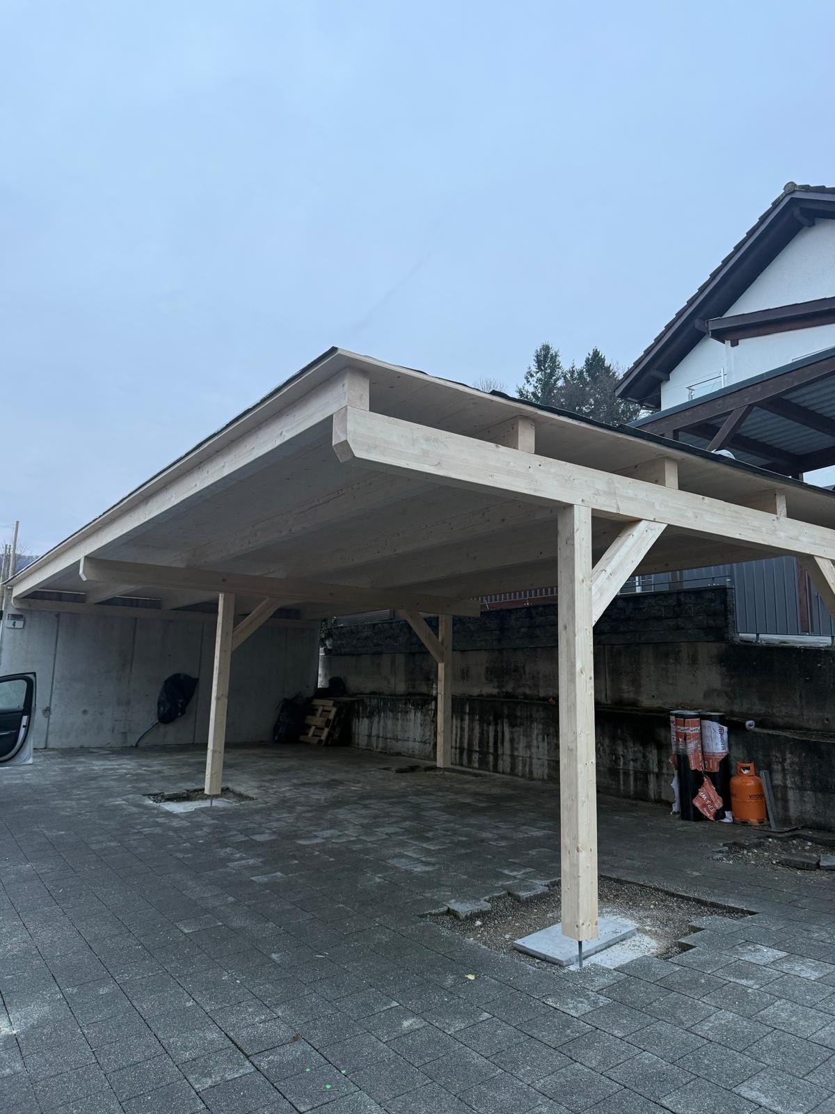 Neuer Holz-Carport