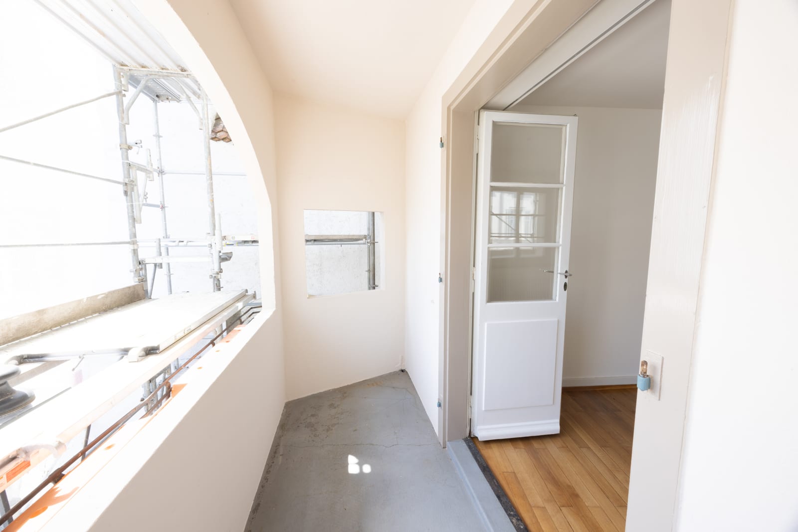 Sanierte Loggia mit neuer Aussentür