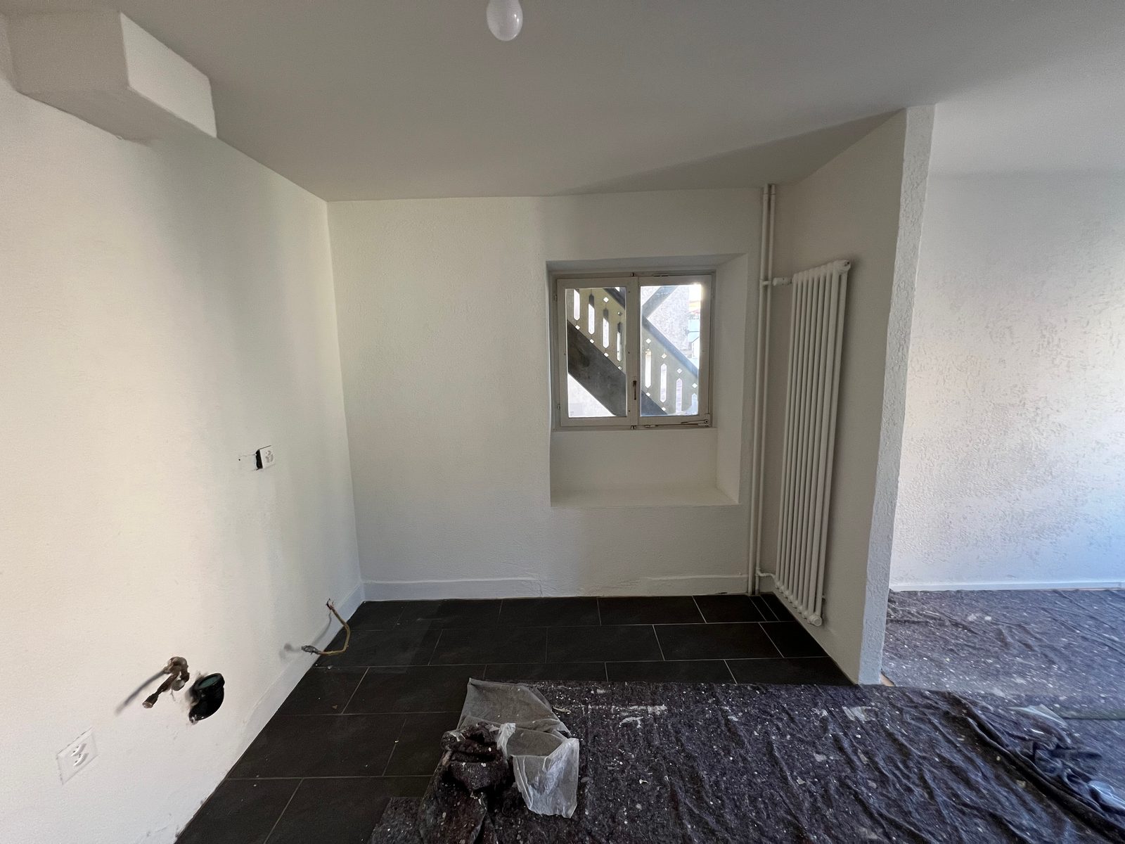 Komplett sanierte Wohnung mit neuem Bodenbelag